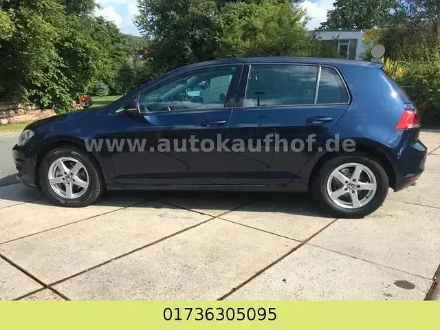 Second-hand VW Golf VII Trendline 110 CP (80 kW) 2017 Albastru Berlinǎ