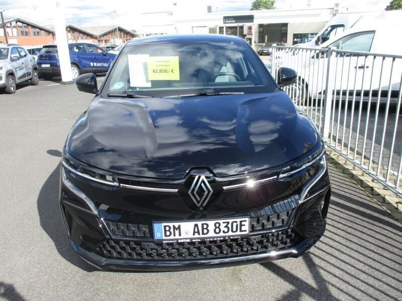 Blackpearlschwarz Gebraucht 2023 Renault Mégane Techno Limousine | 39.890 € - Bild 1/4