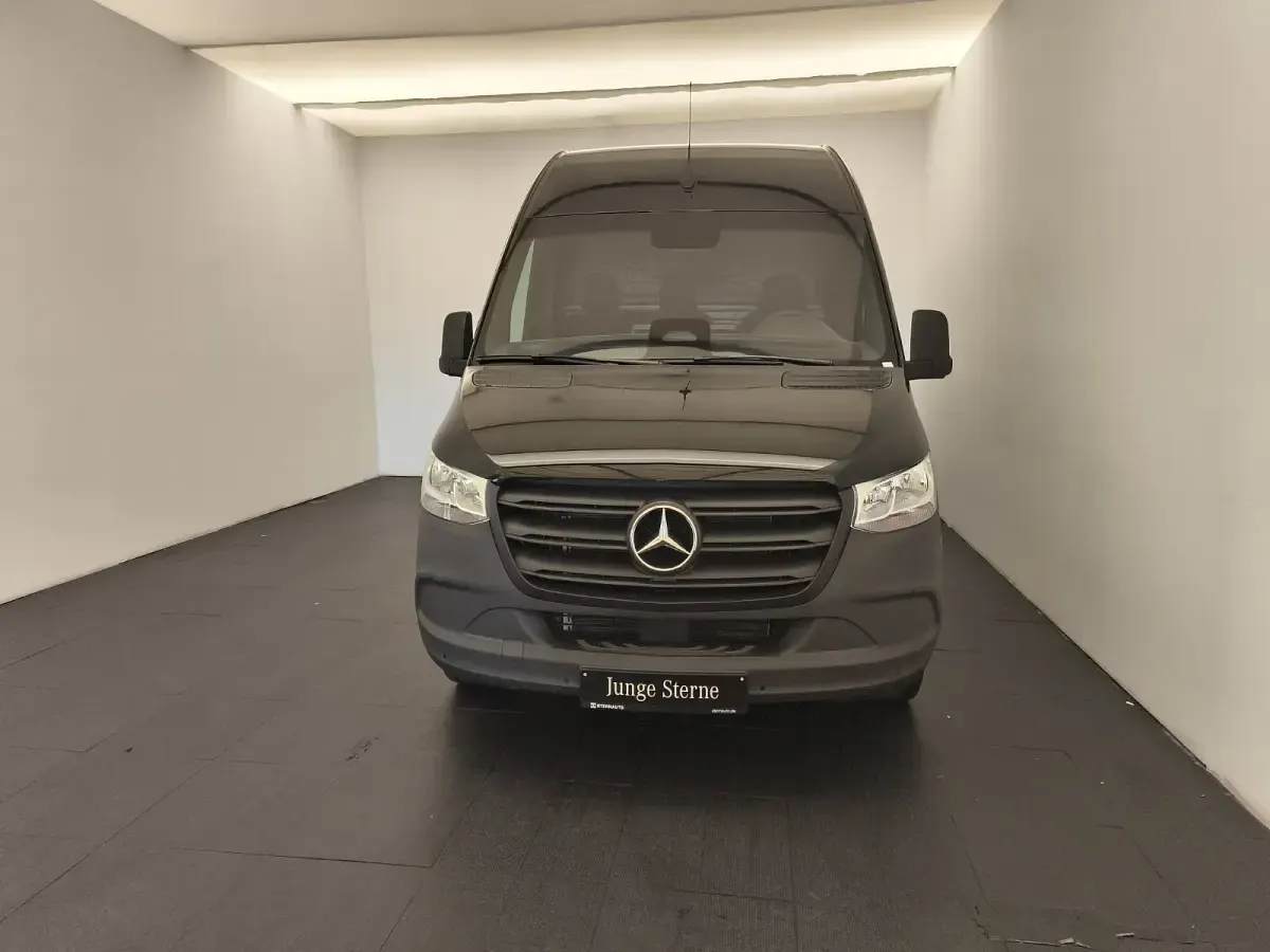 Gebraucht Mercedes Sprinter 150 PS (110 kW) 2025 Tiefschwarz Van