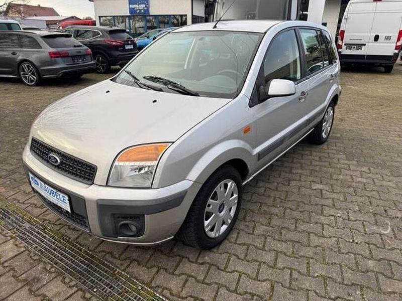 Silber Gebraucht 2010 Ford Fusion Trend Kleinwagen | 5.590 € (Teuer) - Bild 1/4