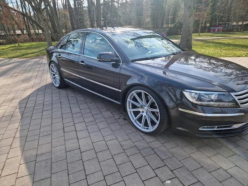 Gebraucht VW Phaeton 239 PS (175 kW) 2011 Grau Limousine