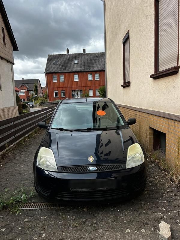 Blau Gebraucht 2004 Ford Fiesta Kleinwagen | 1.300 € (Guter Preis) - Bild 1/4