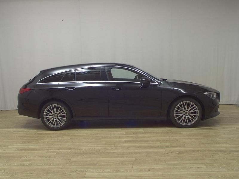 Nachtschwarz Gebraucht 2023 Mercedes CLA200 Shooting Brake Progressive Kombi | 21.780 € (Superpreis) - Bild 1/4