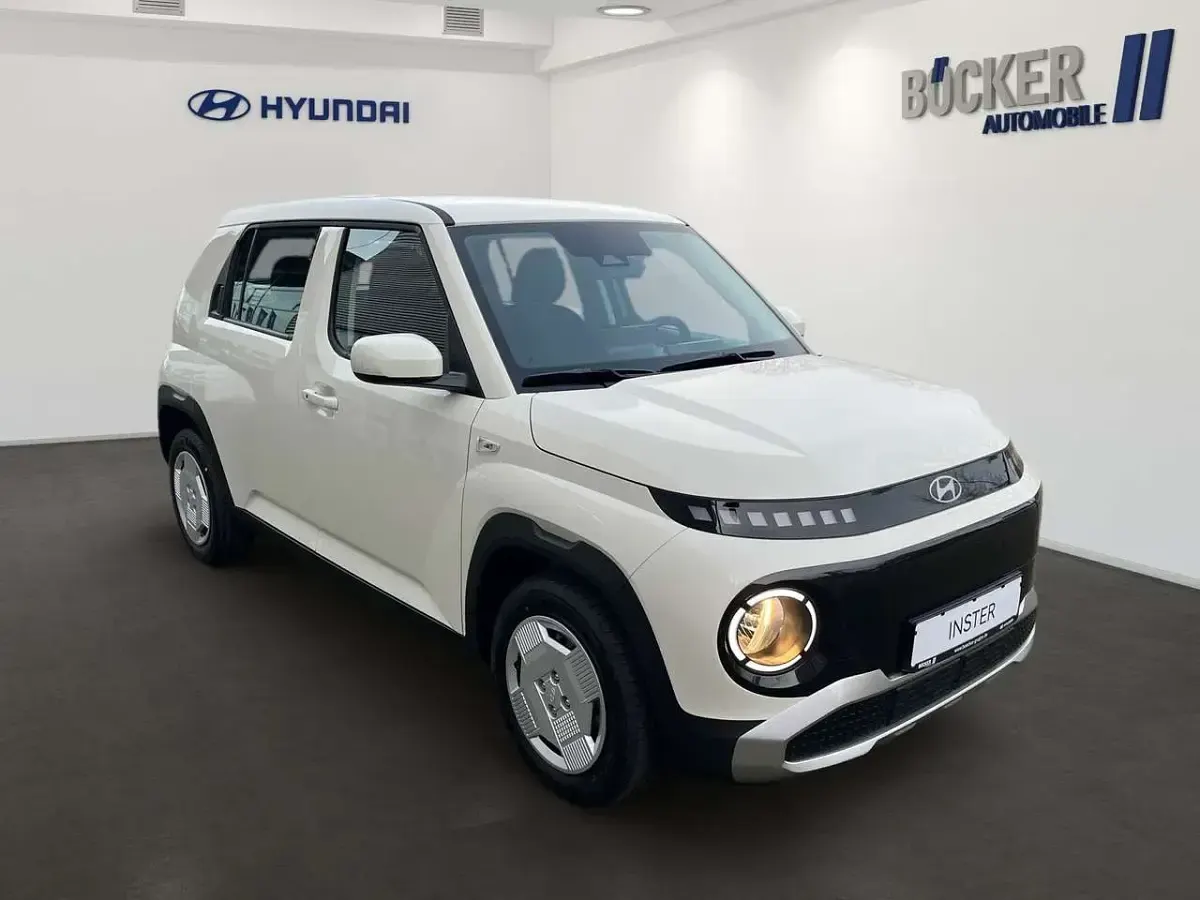 Neu Hyundai Inster Select 71 kW (97 PS) 2026 Unbleached ivory Kleinwagen