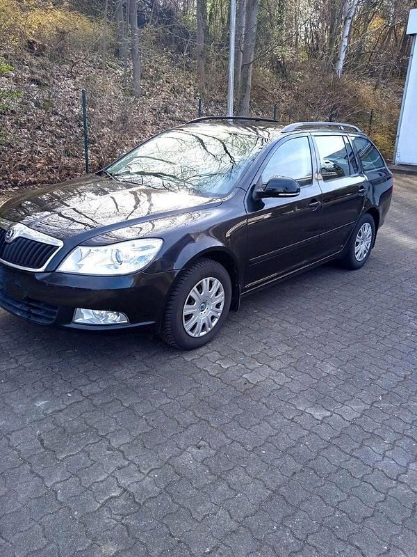 Gebraucht Skoda Octavia Ambiente 102 PS (75 kW) 2009 Schwarz Kombi