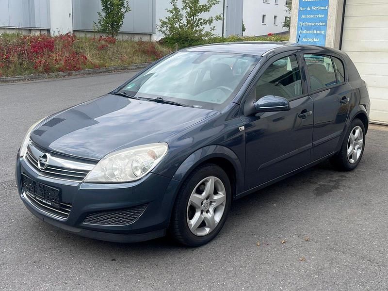 Grau Gebraucht 2007 Opel Astra Edition Limousine | 1.950 € (Fairer Preis) - Bild 1/4