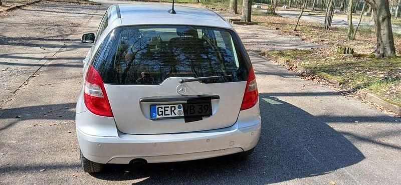 Gebraucht Mercedes A160 95 PS (69 kW) 2011 Silber Van / Kleinbus