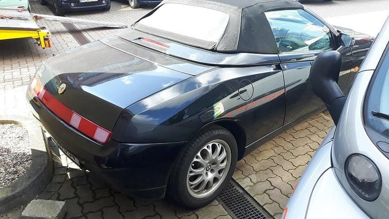 Second-hand Alfa Romeo Spider 144 CP (105 kW) 1998 Negru Cabrio