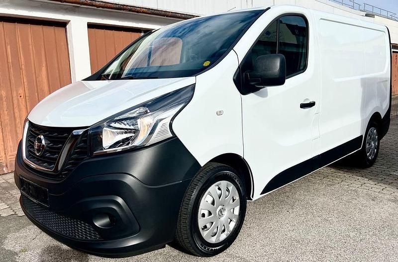 Weiß Gebraucht 2017 Nissan NV300 Van | 9.990 € (Fairer Preis) - Bild 1/4