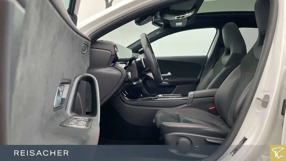Gebraucht Mercedes A250 AMG line 224 PS (164 kW) 2023 Weiß Limousine