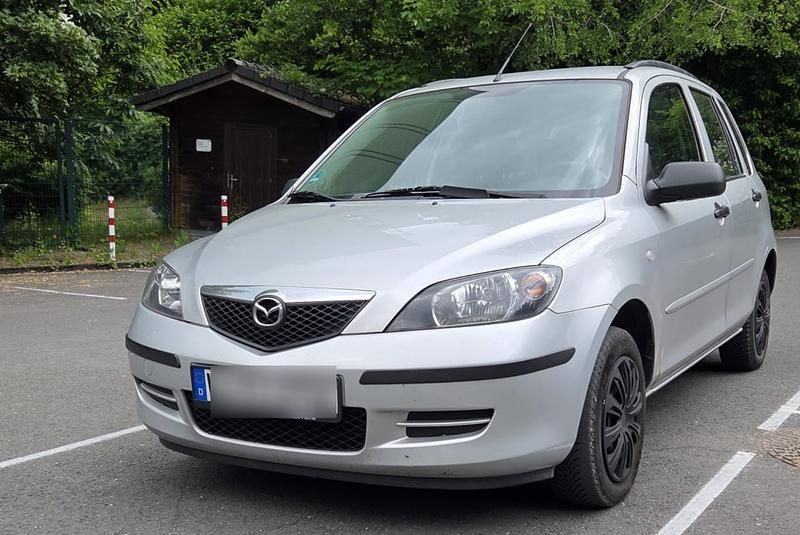 Silber Gebraucht 2004 Mazda 2 Kleinwagen | 1.499 € (Fairer Preis) - Bild 1/4