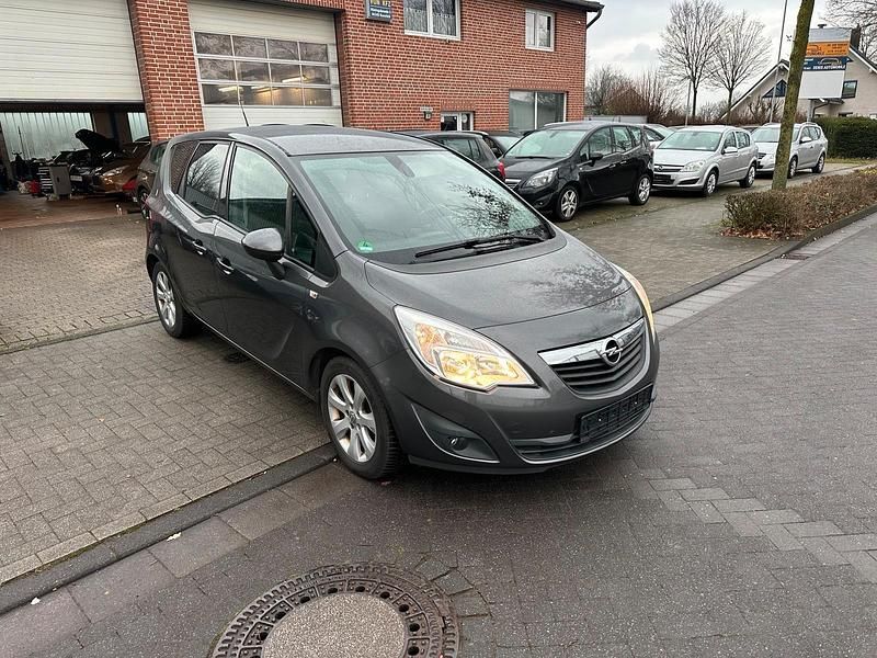 Grau Gebraucht 2010 Opel Meriva Van / Kleinbus | 4.450 € (Etwas zu teuer) - Bild 1/4