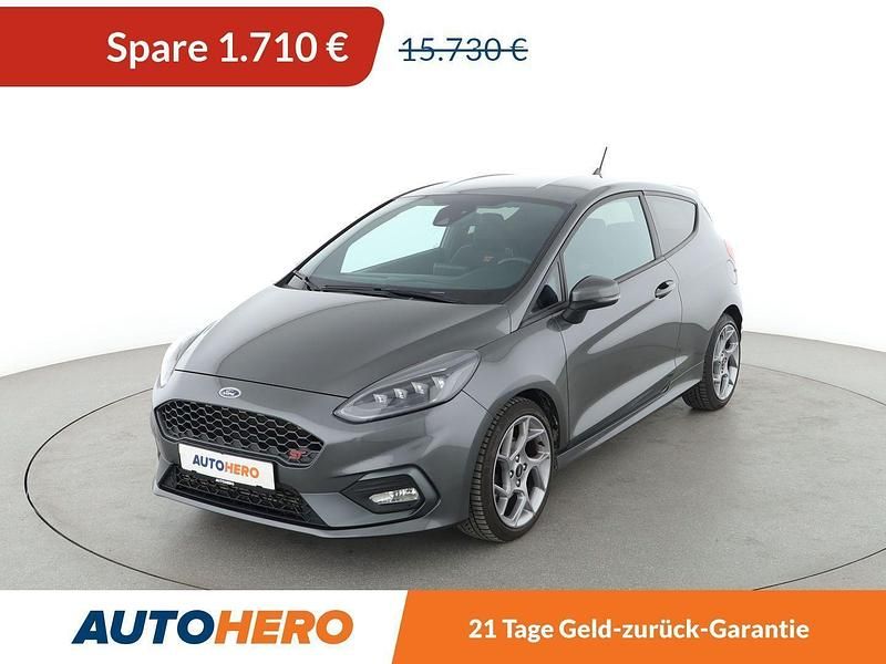 Grau Gebraucht 2018 Ford Fiesta ST Kleinwagen | 14.020 € (Fairer Preis) - Bild 1/3