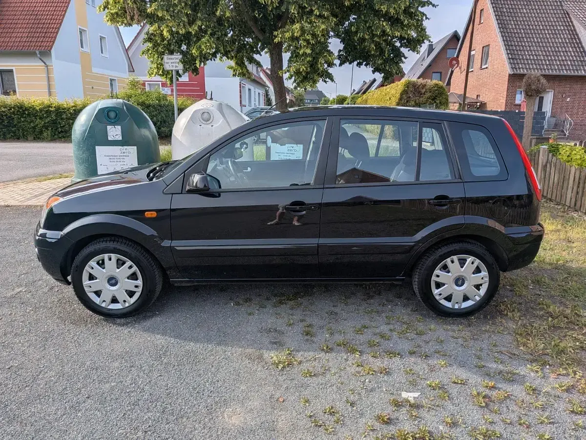 Gebraucht Ford Fusion 80 PS (58 kW) 2010 Schwarz Kleinwagen