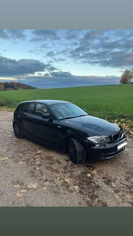 Schwarz Gebraucht 2010 BMW 118 Kleinwagen | 6.500 € (Etwas zu teuer) - Bild 1/4