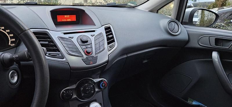 Gebraucht Ford Fiesta 60 PS (44 kW) 2010 Grau Kleinwagen