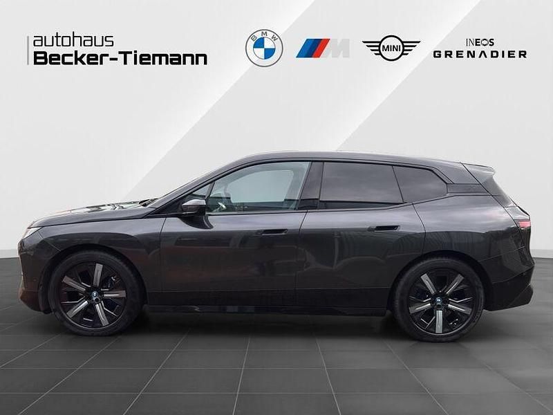 Gebraucht BMW iX Sport Line 239 kW (326 PS) 2023 Sophistograu brillanteffekt SUV