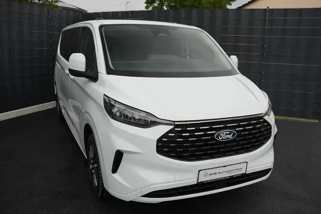 Gebraucht Ford Tourneo Trend 136 PS (100 kW) 2025 Weiß Van / Kleinbus