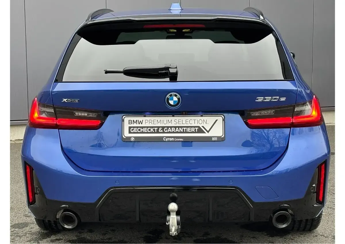 Gebraucht BMW 330e Comfort Edition 292 PS (214 kW) 2024 Blau Kombi