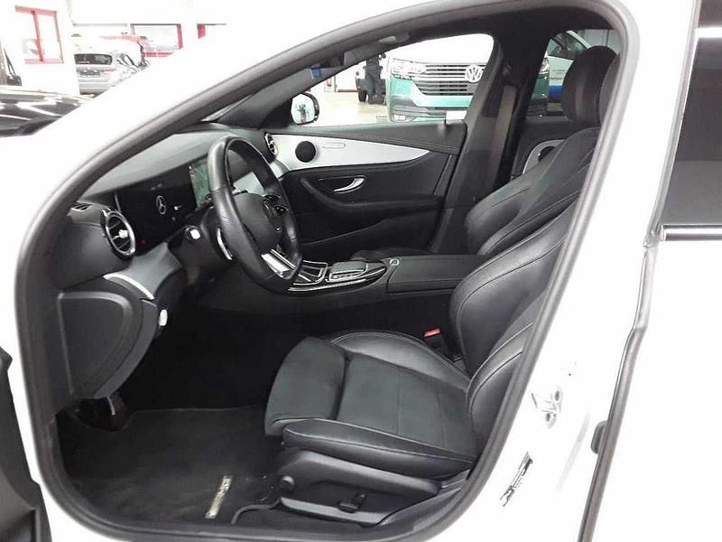 Gebraucht Mercedes E300 AMG 194 PS (142 kW) 2022 Weiß Limousine