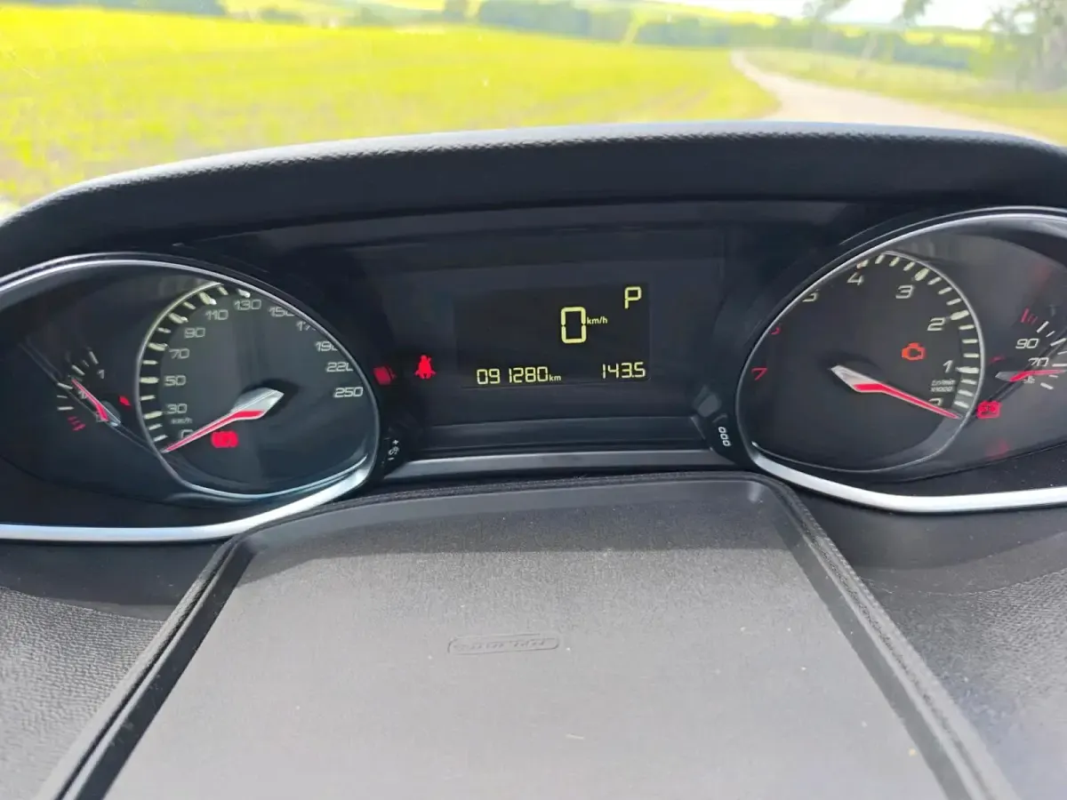 Gebraucht Peugeot 308 SW 131 PS (96 kW) 2015 Silber Kombi