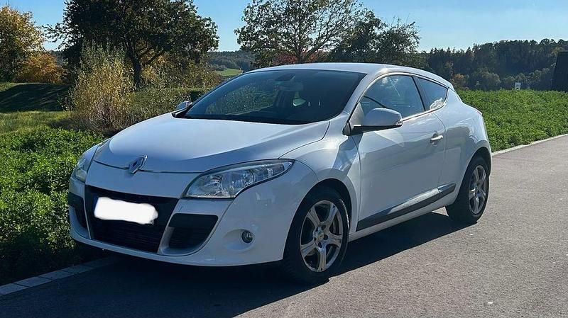 Weiß Gebraucht 2009 Renault Mégane III Coupé | 3.300 € (Fairer Preis) - Bild 1/4