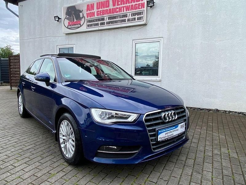 Blau Gebraucht 2015 Audi A3 Sportback Ambiente Limousine | 12.950 € (Guter Preis) - Bild 1/4