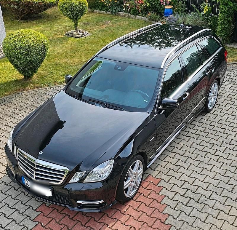 Schwarz Gebraucht 2012 Mercedes E350 Kombi | 11.500 € (Fairer Preis) - Bild 1/4