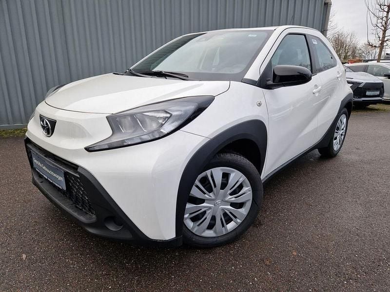 Neu Toyota Aygo X Business Edition 72 PS (52 kW) 2025 Weiß SUV