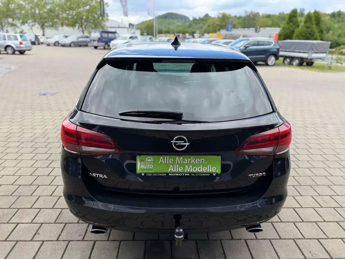 Używany Opel Astra Innovation 200 KM (147 kW) 2016 Czarny Kombi
