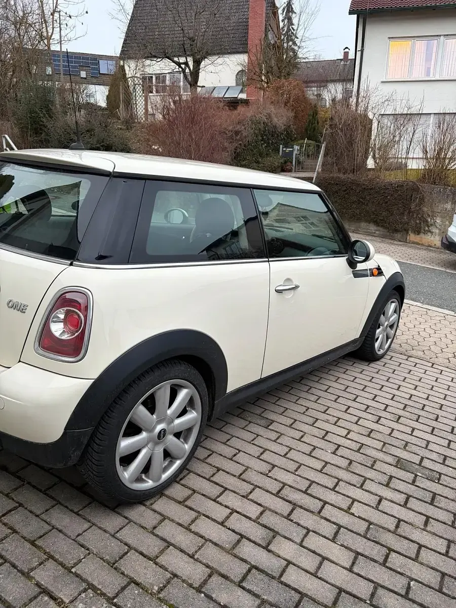 Gebraucht Mini Cooper 75 PS (55 kW) 2011 Weiß Kleinwagen