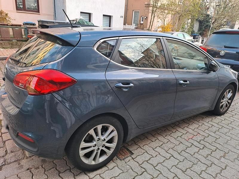 Gebraucht Kia Ceed 128 PS (94 kW) 2012 Grau Kleinwagen