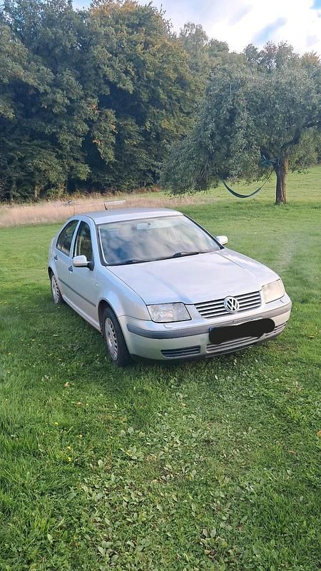 Silber Gebraucht 2000 VW Bora Limousine | 2.000 € (Fairer Preis) - Bild 1/4