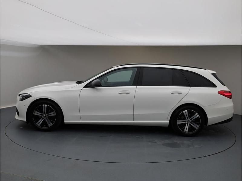 Gebraucht Mercedes C220 Night 200 PS (147 kW) 2023 Unilack polarweiss Kombi