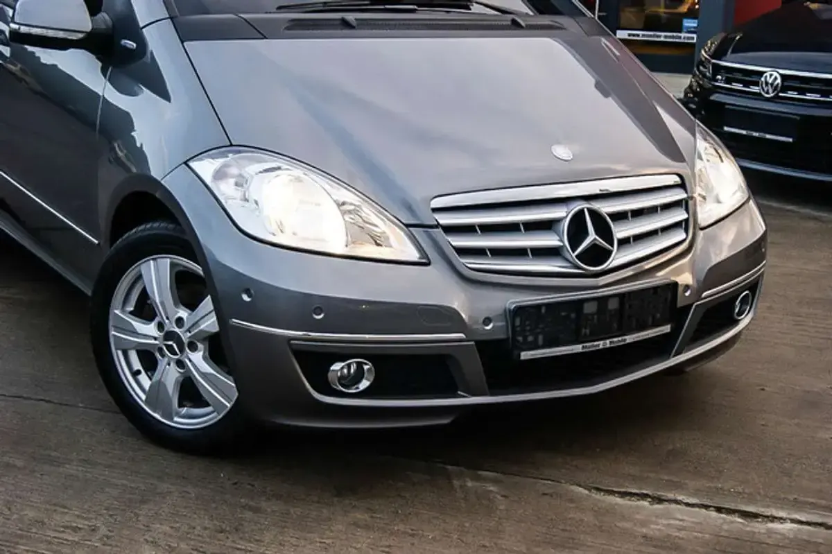 Gebraucht Mercedes A160 Avantgarde 95 PS (69 kW) 2010 Mountaingrau metallic Limousine