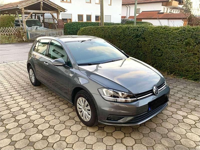 Gebraucht VW Golf VII Trendline 105 PS (77 kW) 2017 Limousine