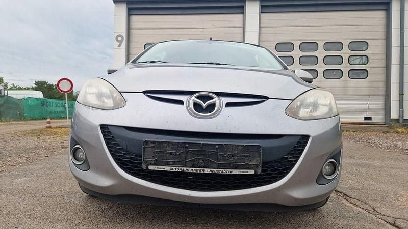 Silber Gebraucht 2011 Mazda 2 Active Kleinwagen | 2.500 € (Superpreis) - Bild 1/4