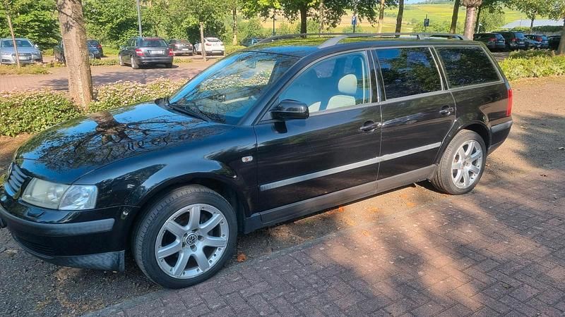 Schwarz Gebraucht 2000 VW Passat Kombi | 600 € (Superpreis) - Bild 1/4