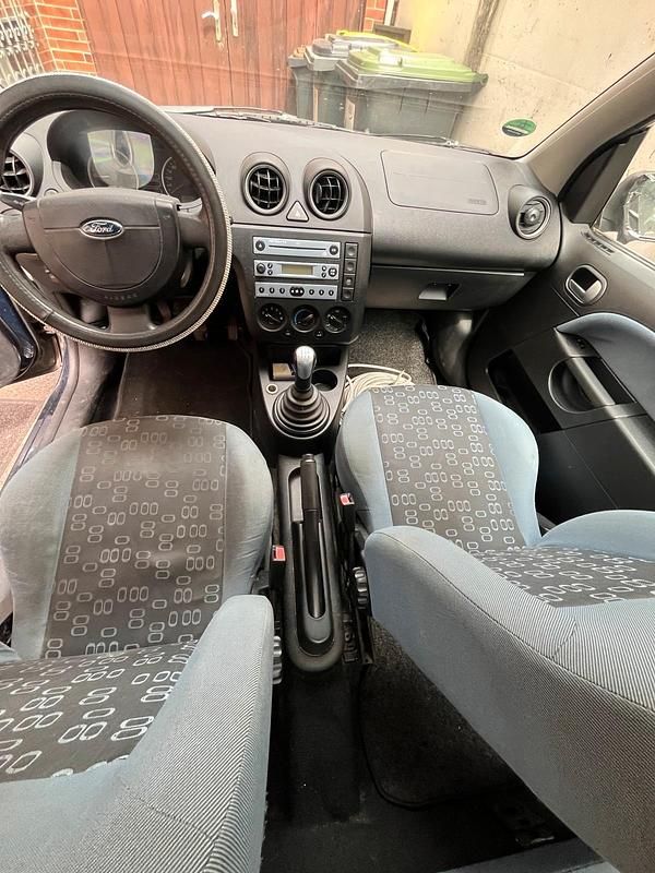 Blau Gebraucht 2005 Ford Fiesta Kleinwagen | 450 € (Superpreis) - Bild 1/4