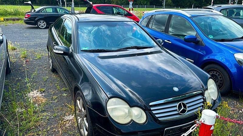 Schwarz Gebraucht 2001 Mercedes C220 Coupé | 999 € - Bild 1/4