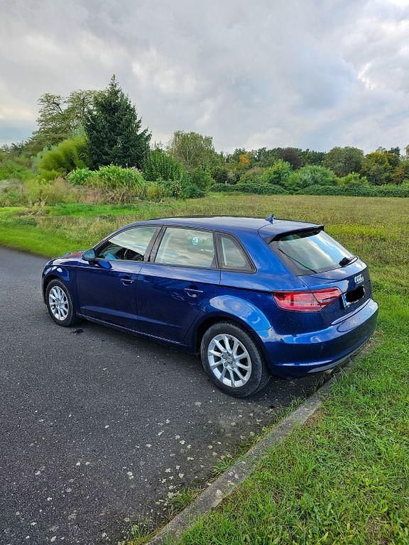 Gebraucht Audi A3 Attraction 110 PS (80 kW) 2014 Blau Limousine