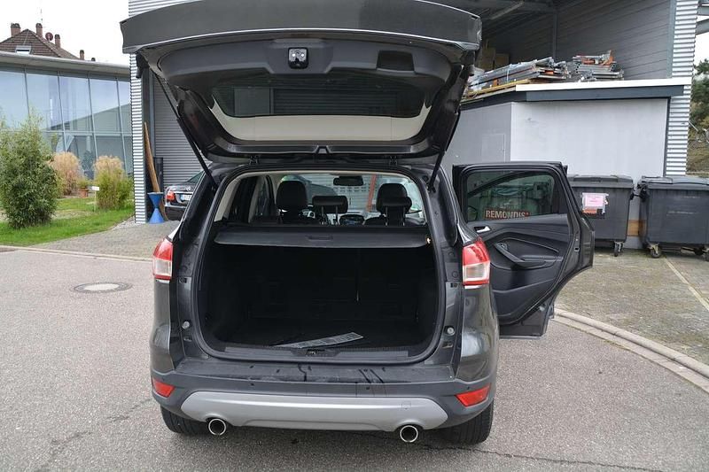 Gebraucht Ford Kuga Titanium 150 PS (110 kW) 2016 Grau SUV