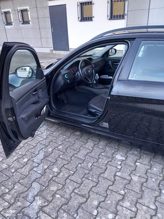 Gebraucht BMW 320 Performance 184 PS (135 kW) 2010 Schwarz Kombi