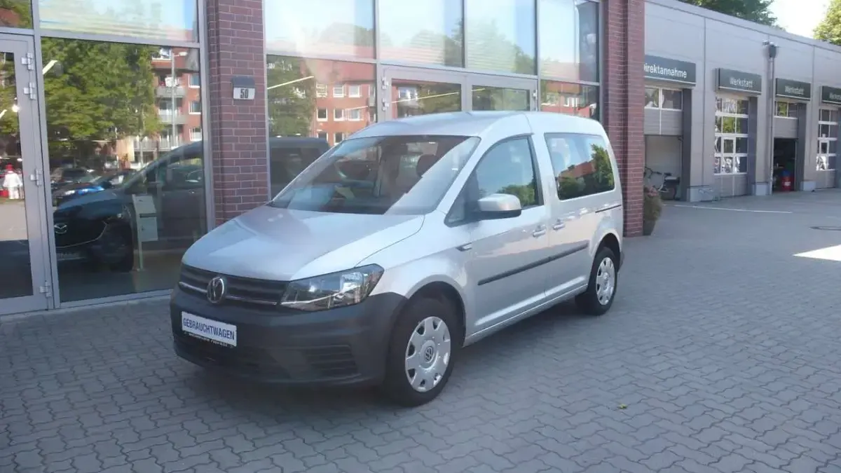 Gebraucht VW Caddy Trendline 125 PS (91 kW) 2018 Reflexsilber metallic Van / Kleinbus