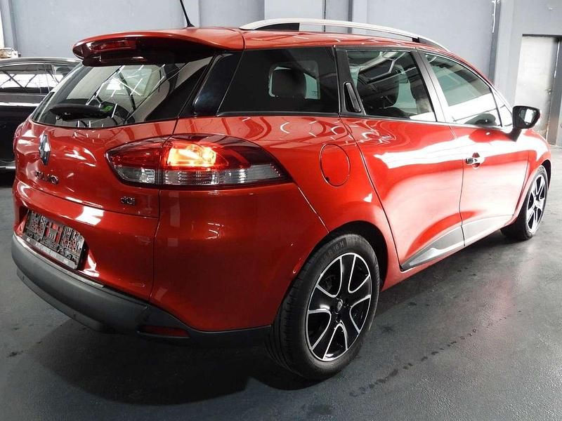 Gebraucht Renault Clio GrandTour Dynamique 90 PS (66 kW) 2015 Rot Kombi