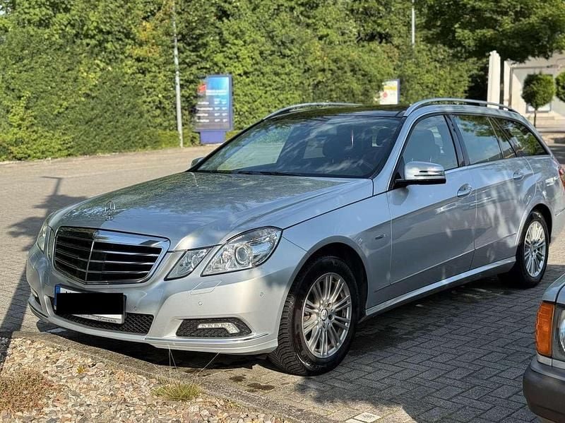 Gebraucht 2010 Mercedes E200 Elegance Kombi | 10.500 € - Bild 1/4