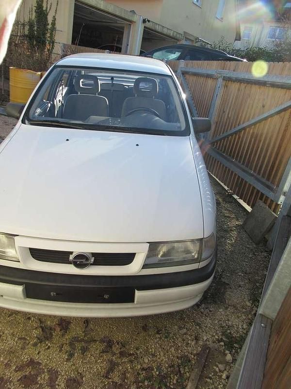 Gebraucht Opel Vectra 82 PS (60 kW) 1992 Weiß Limousine