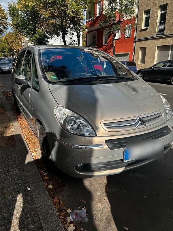 Gelb Gebraucht 2006 Citroën Xsara Picasso Van / Kleinbus | 1.700 € (Fairer Preis) - Bild 1/4