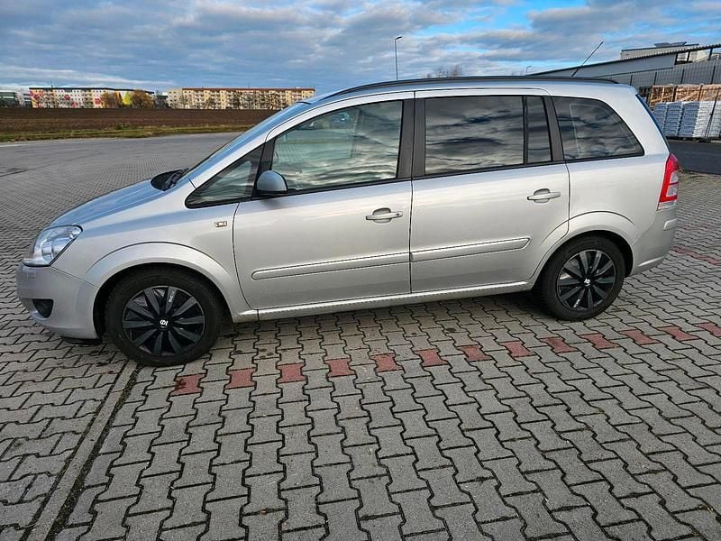Silber Gebraucht 2009 Opel Zafira Family Van / Kleinbus | 5.000 € (Teuer) - Bild 1/4