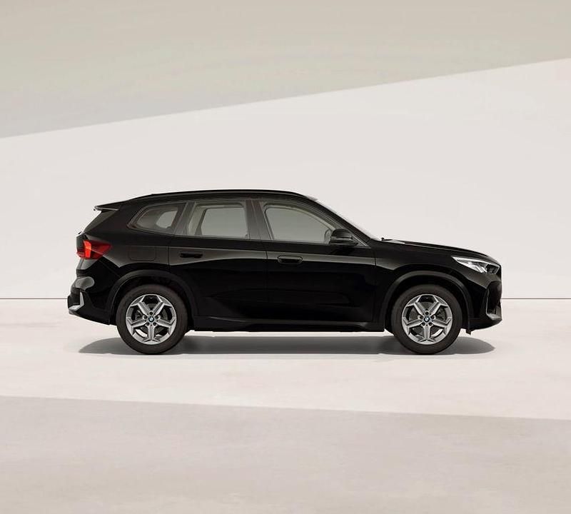 Neu BMW iX1 150 kW (204 PS) 2026 Schwarz SUV